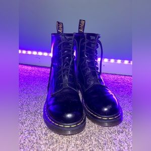 1460 Women’s Smooth Leather Dr. Marten Boots